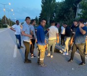 Gediz'de Motosiklet Otomobille Çarpisti Açiklamasi 2 Yarali