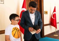 Minik Kitap Kurdu 4 Yilda 5 Bin 10 Kitap Okudu