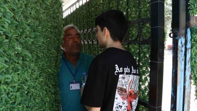Yalova'da YKS'ye 6 Dakika Geç Kalan Genç Sinava Alinmadi