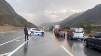 Erzincan - Sivas Kara Yolu Heyelan Nedeniyle Ulasima Kapandi
