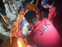 Kayip Yasli Kadin Evine 500 Metre Mesafede Yarali Olarak Bulundu