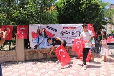 Sehit Ögretmen Senay Aybüke Yalçin Kozluk'ta Anildi