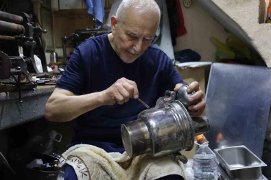 Tenekecilik Meslegine Adanan Bir Ömür