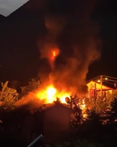 Yalova'da Tek Katli Müstakil Ev Alevlere Teslim Oldu