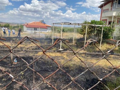 Bahçede Çikan Yangin Evlere Siçramadan Söndürüldü