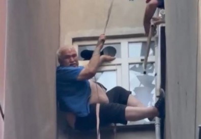 İstanbul’da akılalmaz olay: 60 yaşındaki adam havada asılı kaldı!