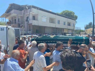 Izmir'deki Patlamada Hayatini Kaybeden Kardeslere Aci Veda