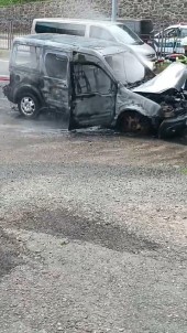 Rize'de Seyir Halindeki Hafif Ticari Araç Alev Alev Yandi