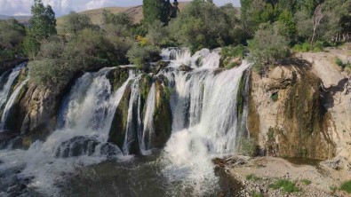 Van'in Muradiye Selalesi'nde Hafta Sonu Yogunlugu