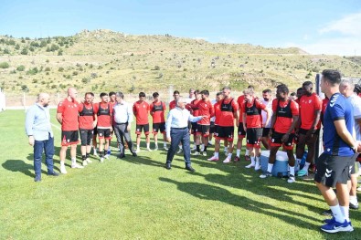 Futbol Takimlari Erciyes Yüksek Irtifa Kamp Merkezi'ne Övgüler Yagdirdi