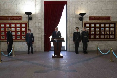 Saglik Bakani Memisoglu'dan Anitkabir'e Ziyaret