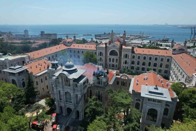 Saglik Bilimleri Üniversitesi'nin Çatisinda Çikan Yangin Havadan Görüntülendi
