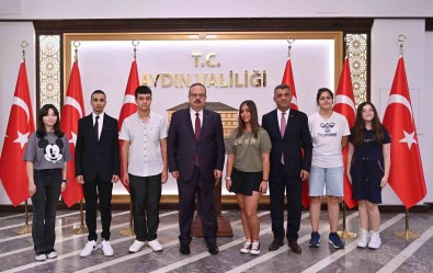 Vali Canbolat, LGS'de Tam Puan Alan Ögrencileri Agirladi