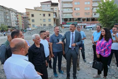 Vali Çelik; 'Eski Belediye Alaninda Sosyal Alan Yapilacak'