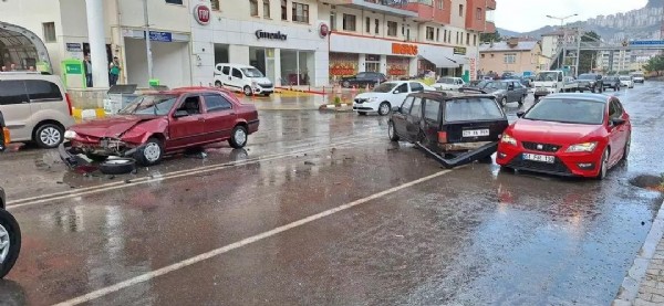 Gümüşhane'de feci kaza! Araçlar birbirine girdi