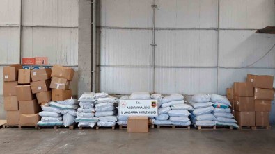 Jandarma Tirin Dorsesinde 2 Ton 292 Kilo Kaçak Tütün Ele Geçirdi