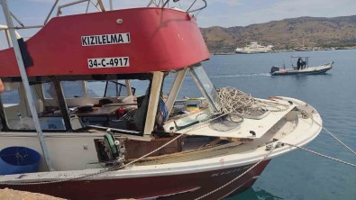 Yunan Unsurlarinin Çarparak Hasar Verdigi Balikçi Teknesi Kuzu Limanina Çekildi
