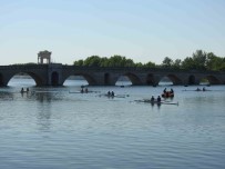 Edirne'deki Meriç Nehri'nde Ilk Resmi Kürek Yarislari Basladi Haberi