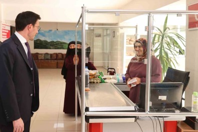 Para Geçmeyen Sosyal Markette, 900 Ihtiyaç Sahibi Destekleniyor