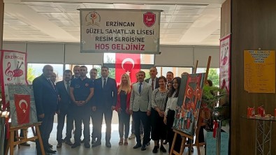 Erzincan'da 15 Temmuz Resim Ve Kitap Sergisi Açildi