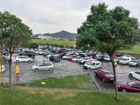 Göle Dönen Otoparkta Onlarca Araç Mahsur Kaldi Haberi