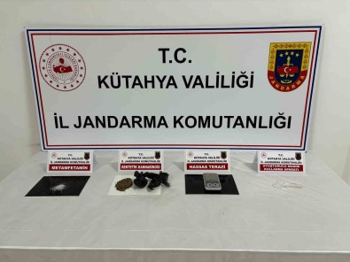 Jandarma'dan Uyusturucu Operasyonu, 3 Kisi Tutuklandi