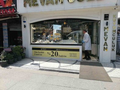 Sancaktepe'de Kuyumcuda Silahli Soygun Açiklamasi Kuyumcuyu Vurup, Altinlari Çaldilar