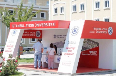 Üniversite Adaylarina Tercih Döneminde 500'Den Fazla Merkezde Bilgi Alma Imkâni