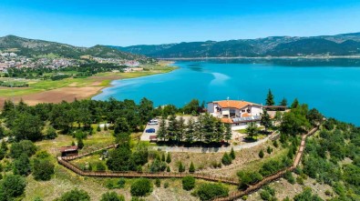 Yesilin Maviyle Bulustugu Tufantepe, Doga Severleri Mest Ediyor