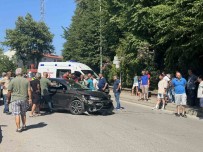 Otomobil Ambulansi Sollamaya Çalisinca Kaza Yapti; 1'I Çocuk 2 Kisi Yaralandi