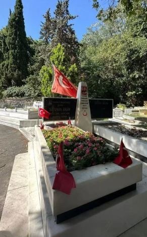 İBB’den 15 Temmuz şehidi Batuhan Ergin'in babasına Türk bayrağı ayıbı: Görevimiz değil!