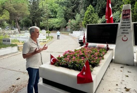 İBB’den 15 Temmuz şehidi Batuhan Ergin'in babasına Türk bayrağı ayıbı: Görevimiz değil!