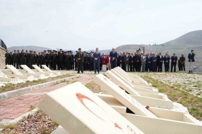 Bayburt'ta Sehitler Dualarla Anildi