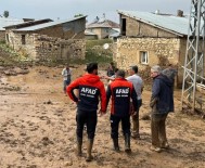 Saganak Yagis Tercan'da Sel, Su Baskinlarina Neden Oldu
