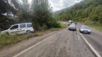 Sinop'ta Iki Araç Kafa Kafaya Çarpisti Açiklamasi 2 Yarali Haberi