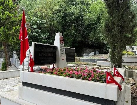 Şehit Batuhan Ergin'in babasından İBB'ye bayrak tepkisi: 'Bu arkadaşın Türklüğünden de şüphe ediyorum'