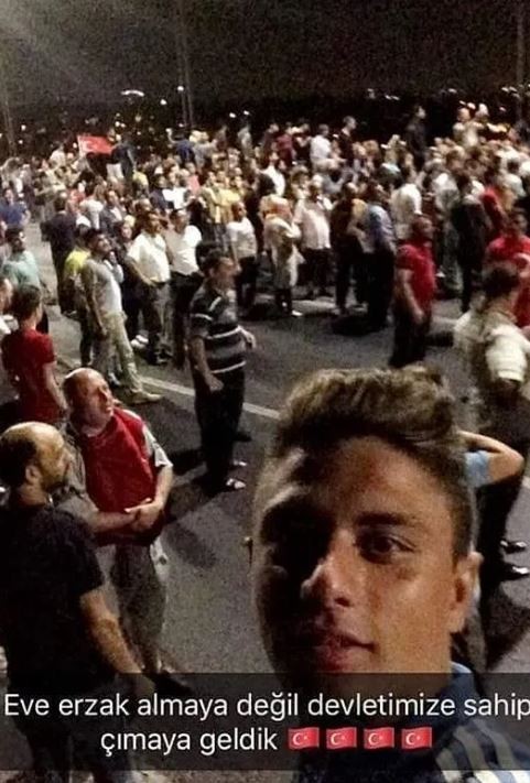 Şehit Batuhan Ergin'in babasından İBB'ye bayrak tepkisi: 'Bu arkadaşın Türklüğünden de şüphe ediyorum'