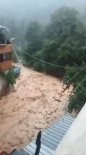 Artvin'de Sel Sulari 4 Köy Yolunu Ulasima Kapatti