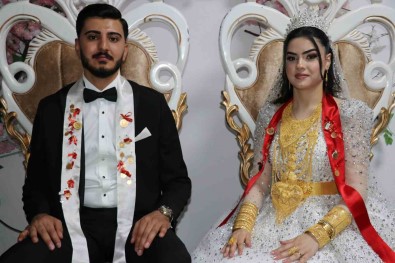 Asiret Dügününde Geline 3 Kilo Altin, Damada 4 Milyon TL Takildi