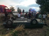 Kontrolden Çikan Otomobil Sarampole Devrildi Açiklamasi 3 Yarali Haberi
