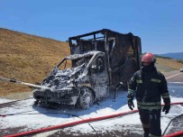 Yalova'da Kamyonla Çarpisan Kamyonet Alevlere Teslim Oldu Haberi