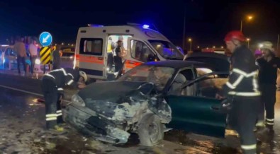 Aksaray'da Hafif Ticari Araç Ile Otomobil Çarpisti Açiklamasi 4 Yarali