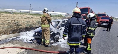 Antakya'da Yanan Araç Kullanilmaz Hale Geldi