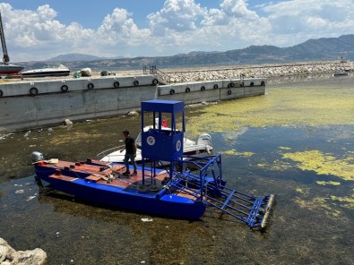 Egirdir Gölü Yüzeyindeki Yosunlar Temizlenecek