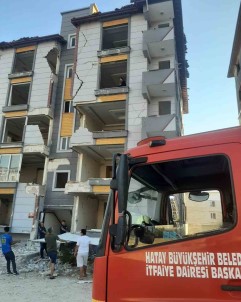 Intihar Etmek Için 5 Katli Apartmana Çikan Sahis Ikna Edildi