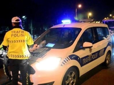 Bilecik'teki Trafik Denetimlerinde 82 Araç Sürücüsüne 122 Bin 284 TL Para Cezasi