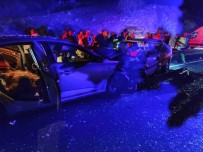 Isparta'da Iki Otomobil Kafa Kafaya Çarpisti Açiklamasi 3 Ölü, 10 Yarali Haberi