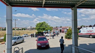 Yolda Karsilasan Husumetli Aileler Tekrar Kavga Etti; 3 Yarali