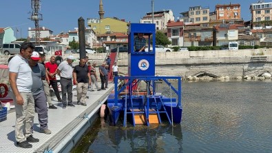 Egirdir Gölü Üzerindeki Yosunlar Ve Otlar Temizlenmeye Basladi