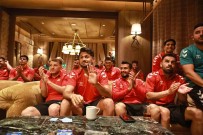 Mecnun Otyakmaz, Futbolcular Ve Teknik Heyetle Vedalasti